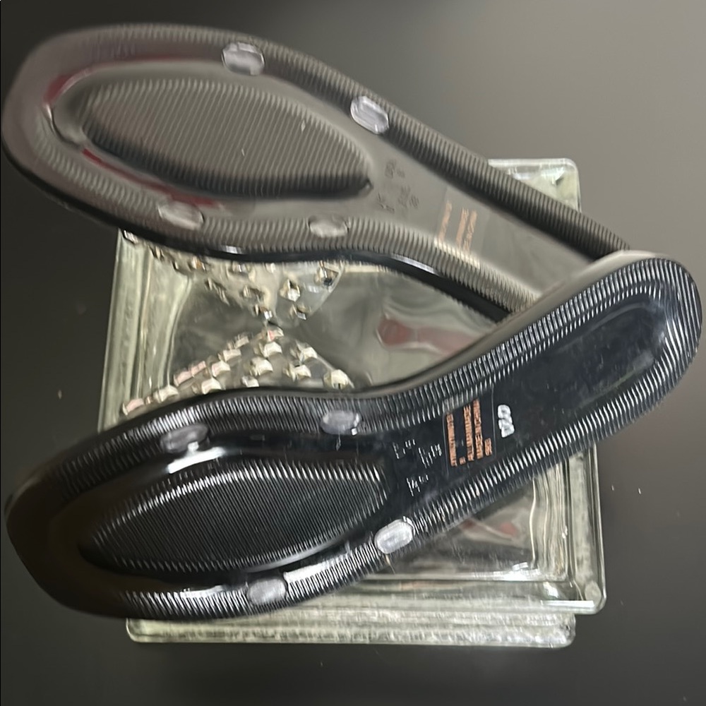 Steve Madden New Black and Silver Slide Sandals - Picture 6 of 7